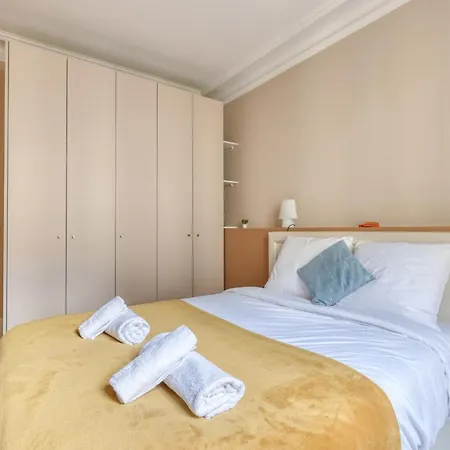 Lovely Authentic 1 Bedroom Flat-heart Of 11