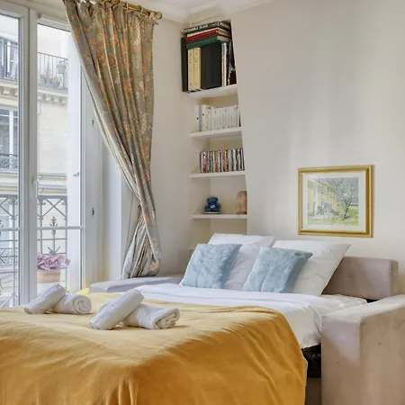 Lovely Authentic 1 Bedroom Flat-heart Of 11 Appartamento